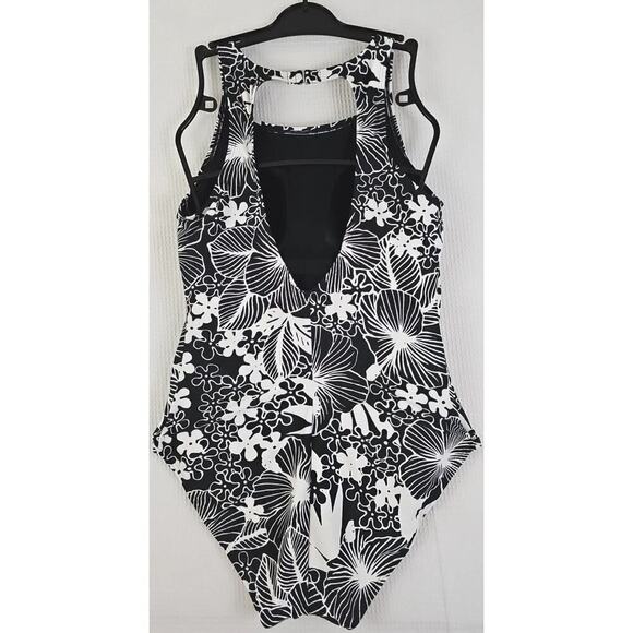 Aquabelle ~Woman Size 16~ White/Black One Piece Swimsuit NWT. - Picture 7 of 10